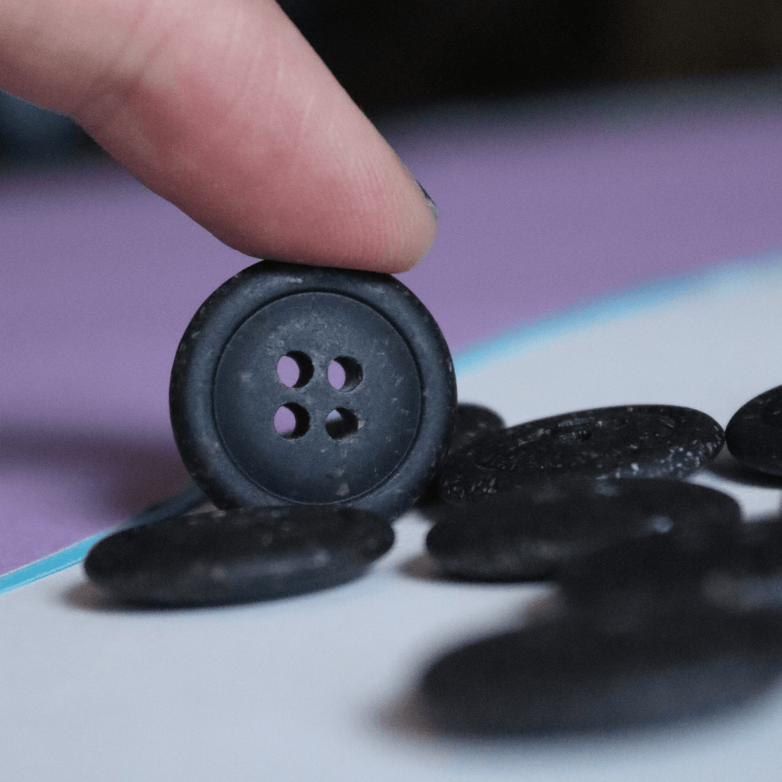 20mm Buttons - Nero - sewecofabrics