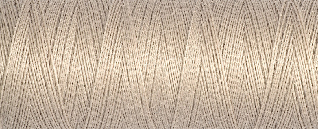 722 Bone Beige - Gütermann Sew All rPET Thread 100m - sewecofabrics