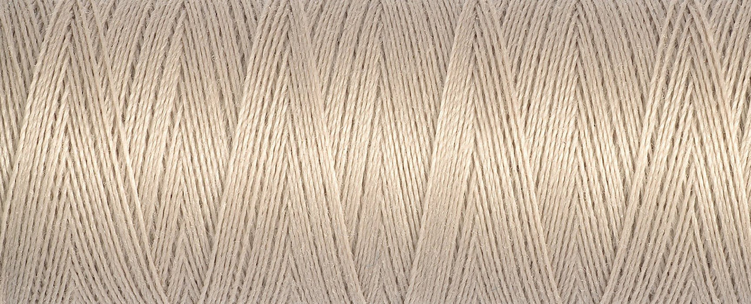 722 Bone Beige - Gütermann Sew All rPET Thread 100m - sewecofabrics