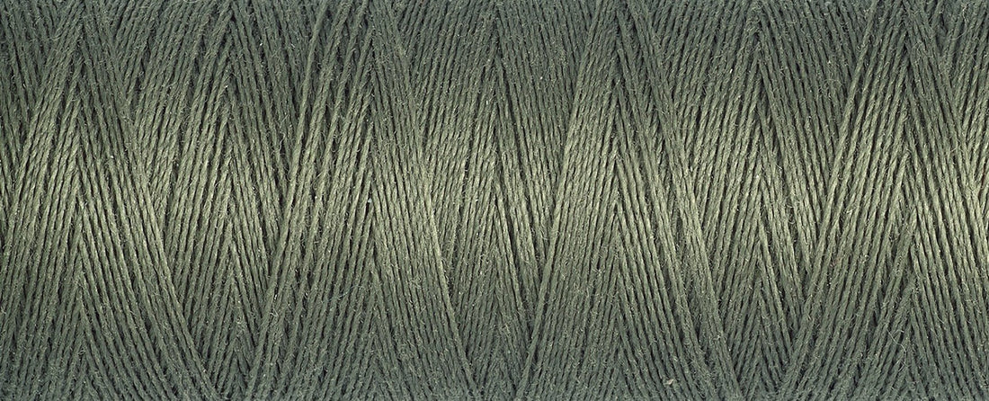 824 Kelp - Gütermann Sew All rPET Thread 100m - sewecofabrics