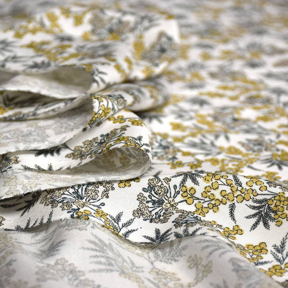 BUNDLE REMNANT - Winter Berries Viscose Fabric - sewecofabrics