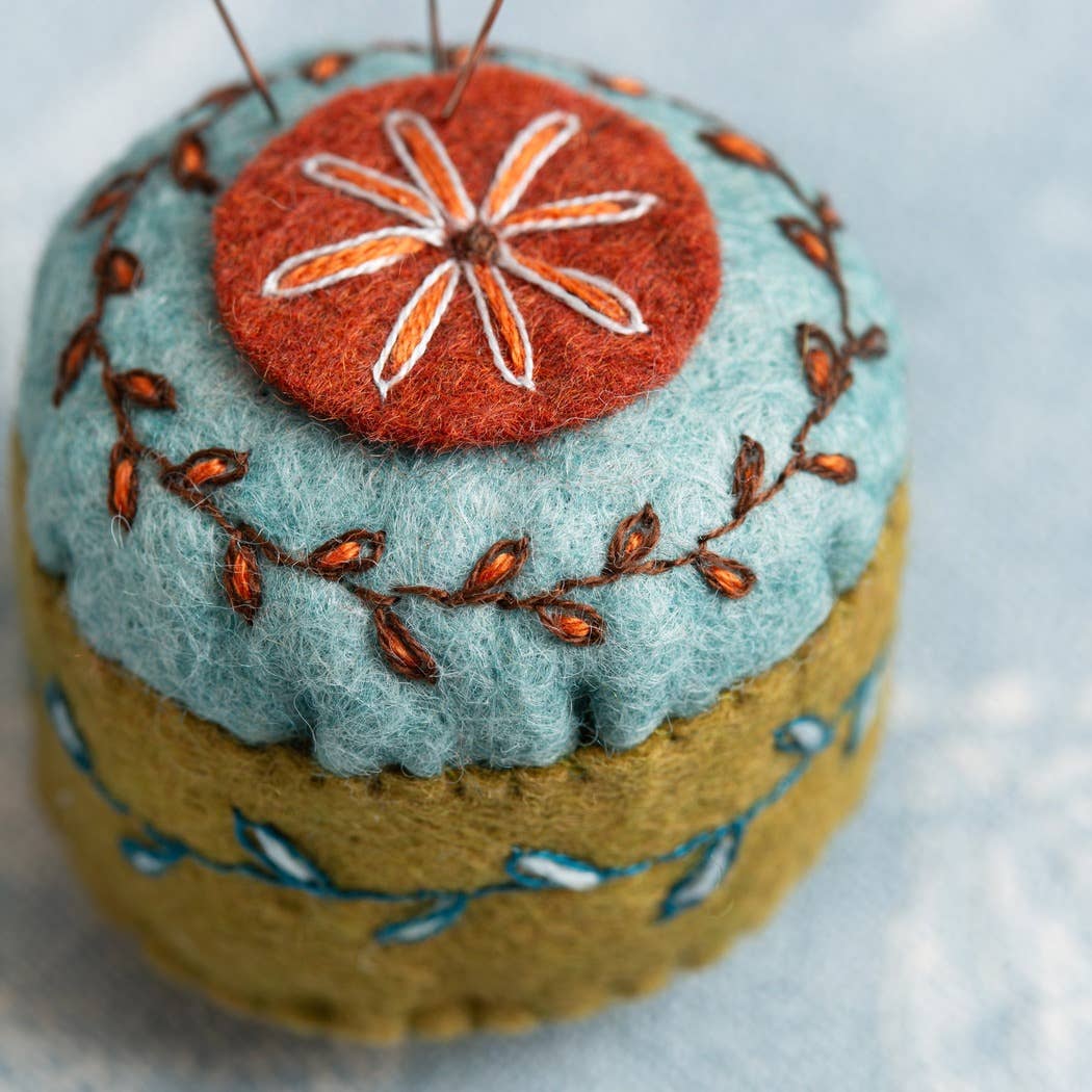 KIT: Scissors Pouch &amp; Mini Pin Cushion Felt Kit - sewecofabrics