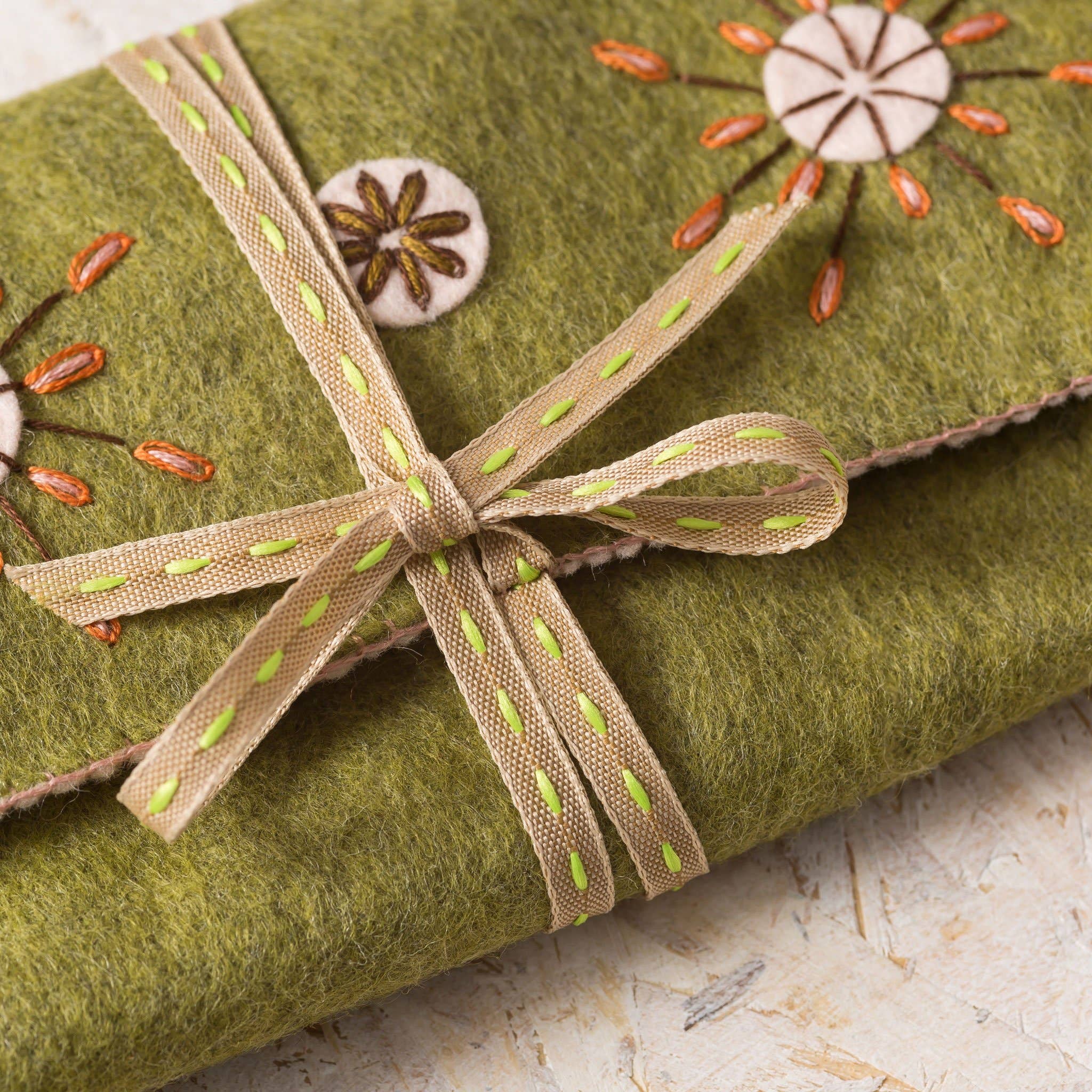 Kit: Sewing Roll - Felt Craft Mini Kit - sewecofabrics