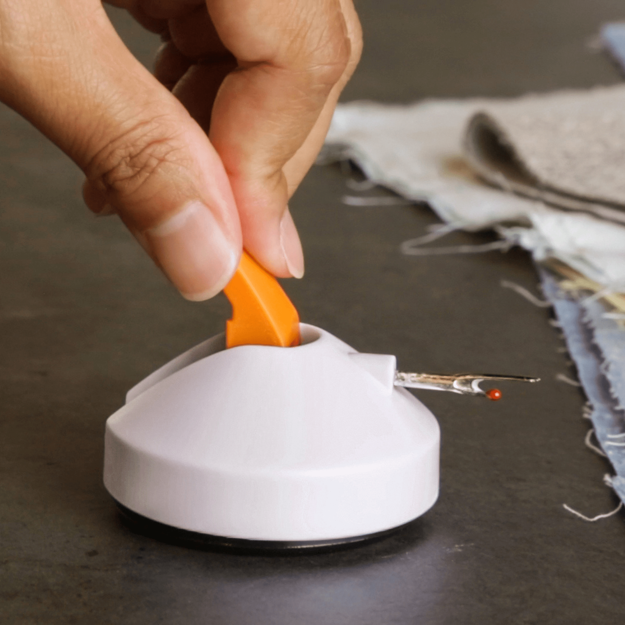 Table Top Seam Ripper - Fiskars - sewecofabrics